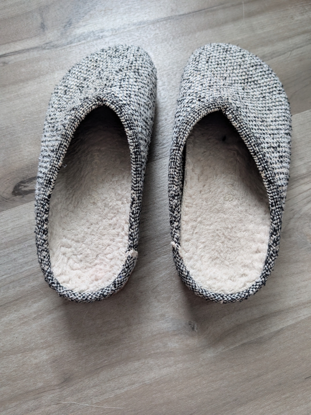 Rothy's The Cozy Clog In Cookies And Cream Boucle, Size 7 (S1) - Picture 3 of 9